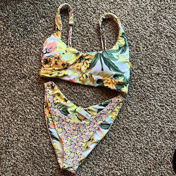 Maaji reversible swim, never worn, size M - Picture 3 of 3